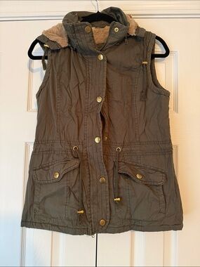 Women’s Hooded Utility Vest - Olive Green